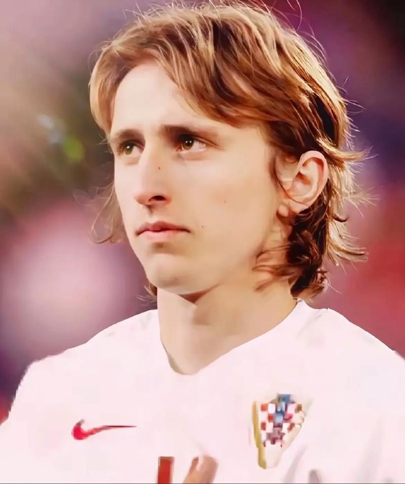 巴恩斯对战曼城全场数据：2粒进球，18次传球16次成功