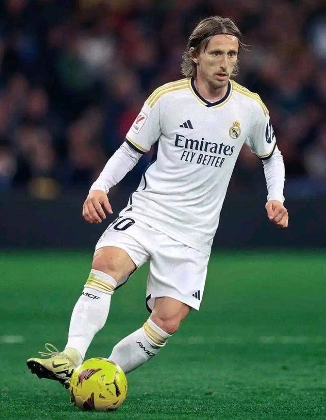 篮球勇士明星球员连续三场20+得分