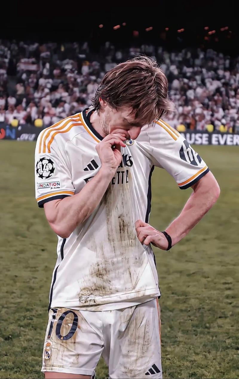 里贝里社交媒体分享与齐达内合照