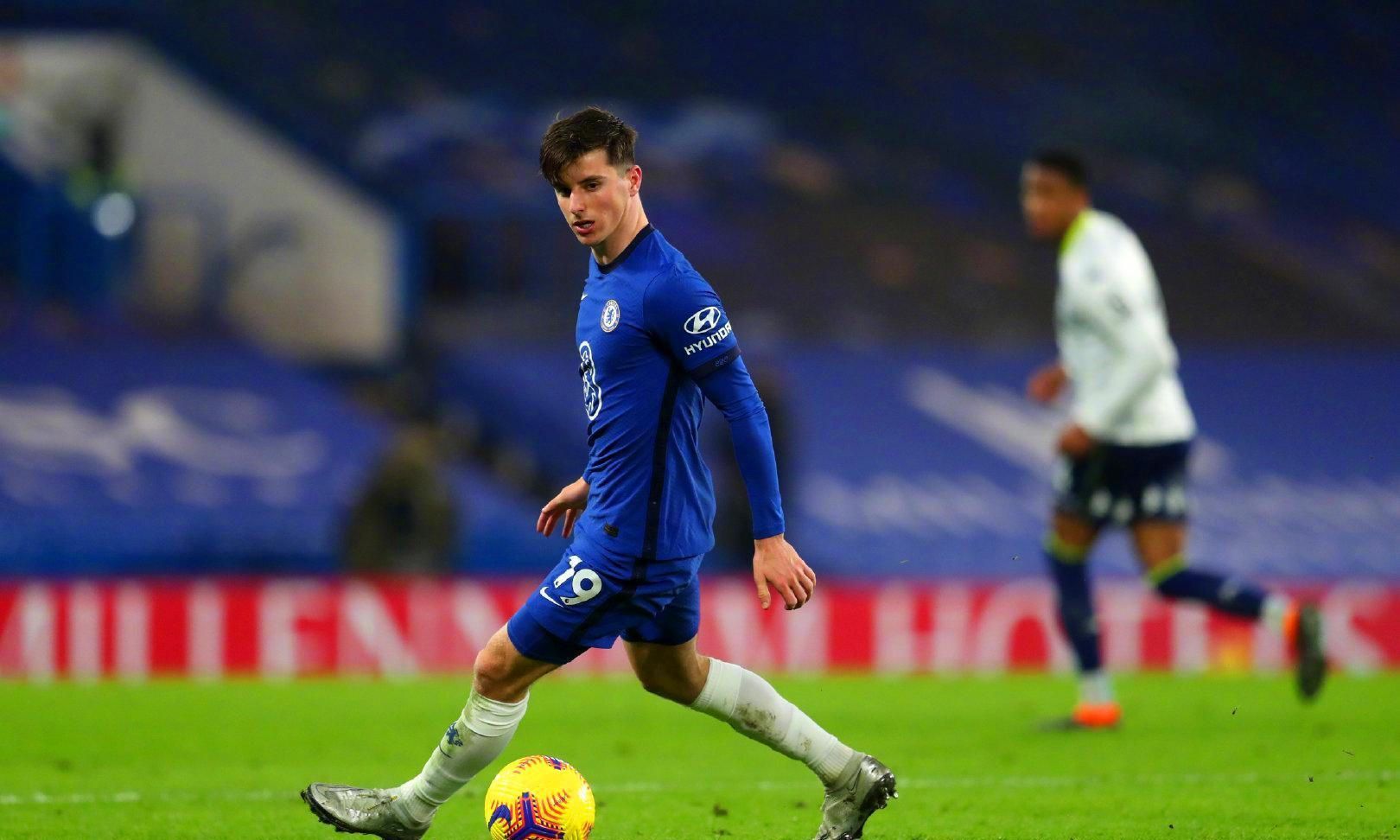 成都蓉城新掌门人徐正源续约并推动三名球员签约，球队迅速崛起，有望争冠。